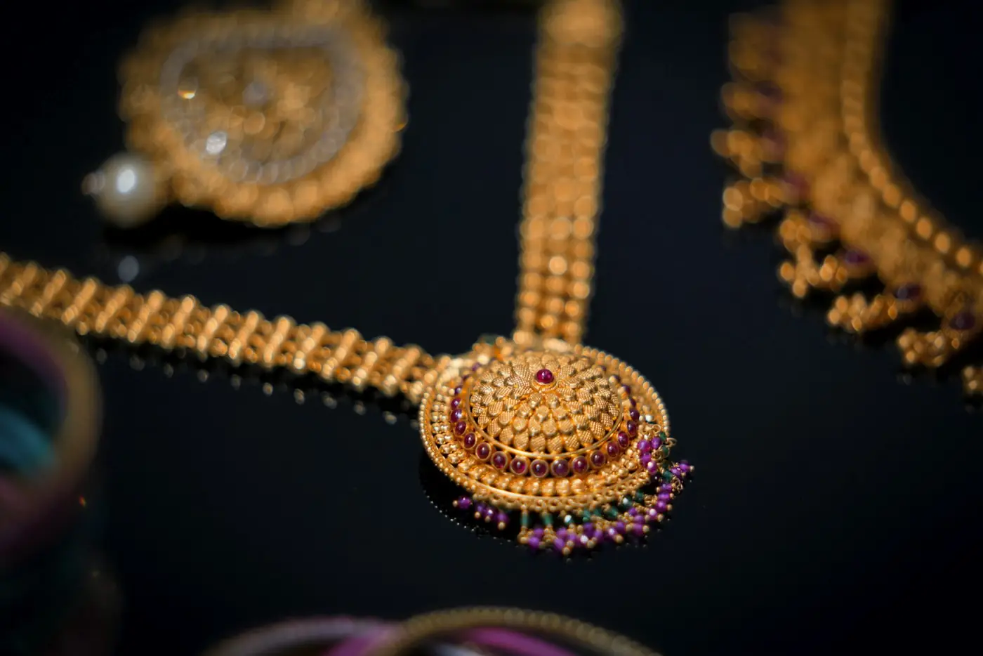 A gold necklace with a pendant
